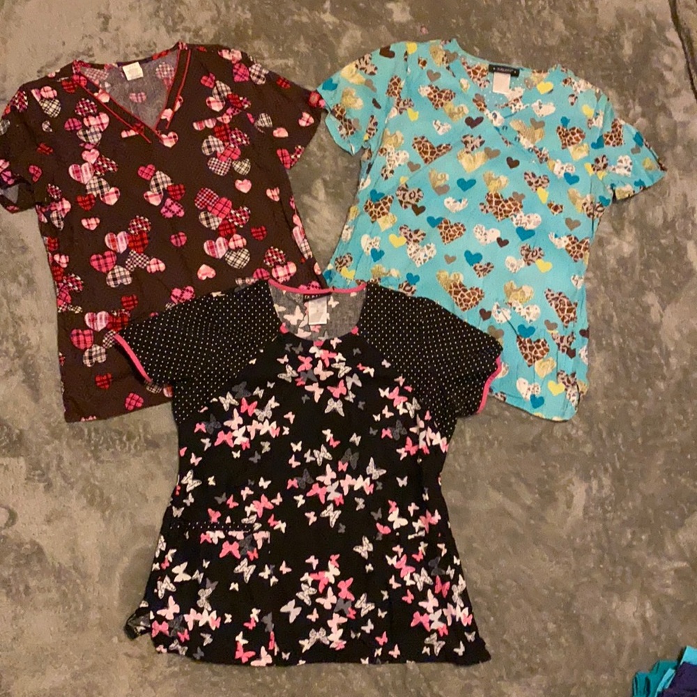 SUPER CUTE! 3 Scrub Tops Medium Fit